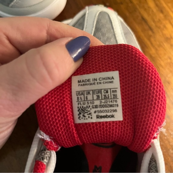 Reebok Womens Shoes Easy Tone
size 8.5.
Toning sneaker. Red, white with gray - Picture 8 of 12